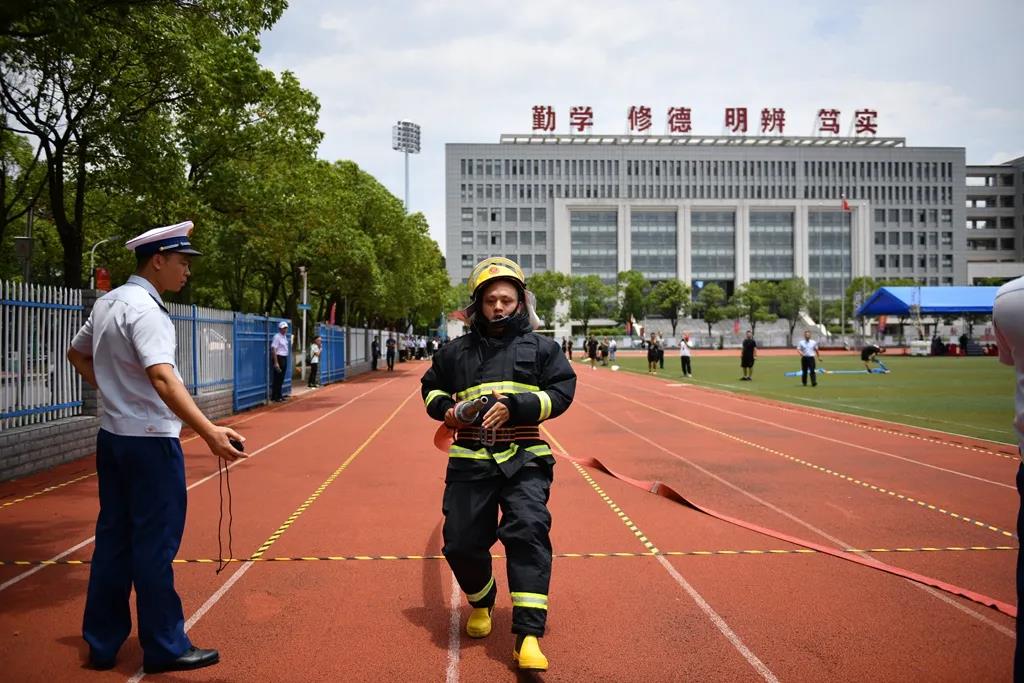 湖南保安服務,墻外高空清洗服務,湖南保利天創物業發展有限公司