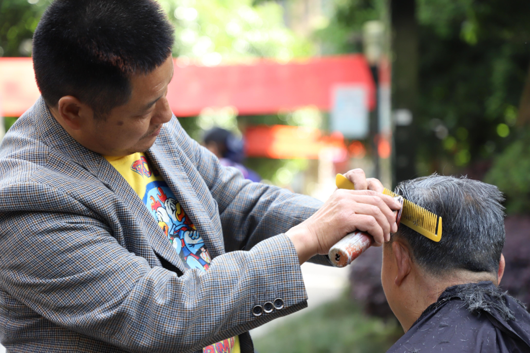 湖南保安服務(wù),墻外高空清洗服務(wù),湖南保利天創(chuàng)物業(yè)發(fā)展有限公司