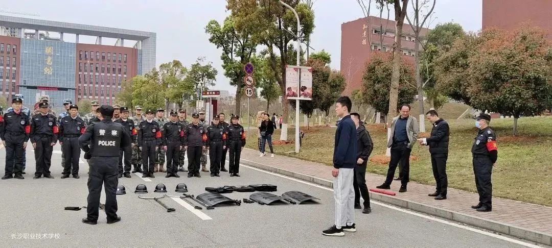 湖南保安服務,墻外高空清洗服務,湖南保利天創物業發展有限公司