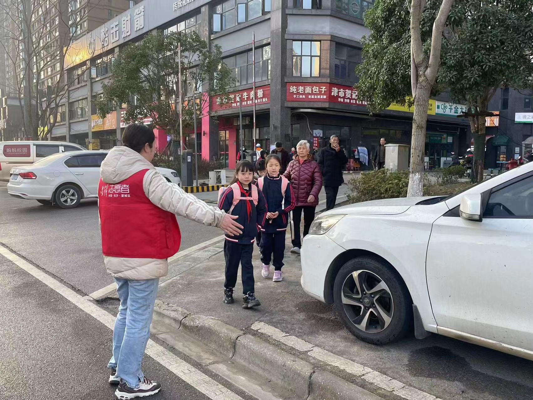 湖南保安服務,墻外高空清洗服務,湖南保利天創物業發展有限公司