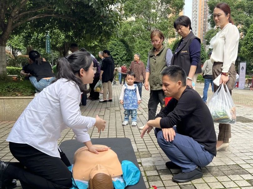 湖南保安服務(wù),墻外高空清洗服務(wù),湖南保利天創(chuàng)物業(yè)發(fā)展有限公司