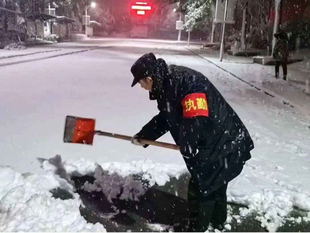 湖南保安服務(wù),墻外高空清洗服務(wù),湖南保利天創(chuàng)物業(yè)發(fā)展有限公司